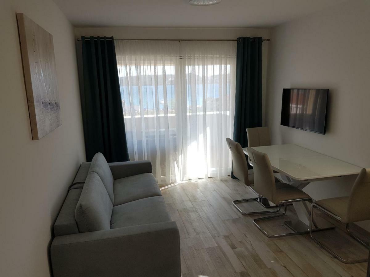 Apartmani Marella Donji Seget Esterno foto