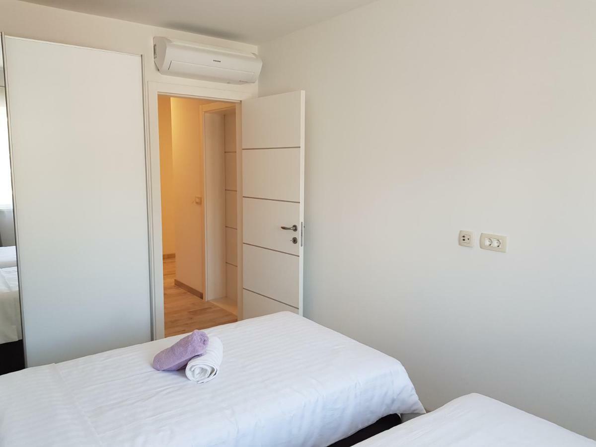 Apartmani Marella Donji Seget Esterno foto